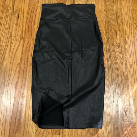 Spanx “leather” pencil skirt - Picture 2 of 3